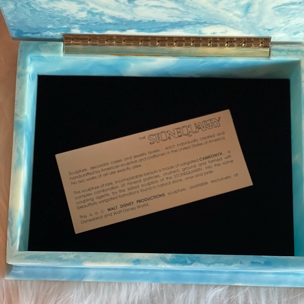 Vintage Snow White CAMEONYX
JEWELRY BOX (1980'S) FAUX MARBLE - Picture 3 of 7